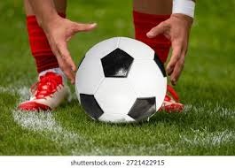 第一，她不会每个周末都加班的，第二，她可以选择不上班的周末去跑马拉松，如果马拉松时间刚好碰到排班排到她，完全可以和同事对换时间